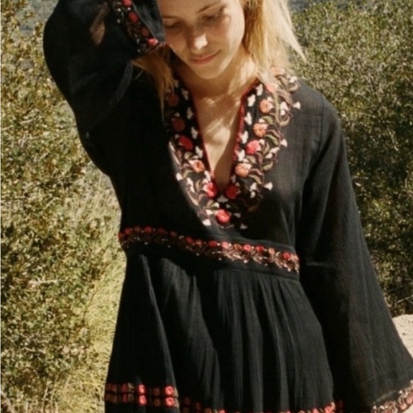 Doen Black Maxi Dress with Red and Pink Embroidery - Picture 5 of 5